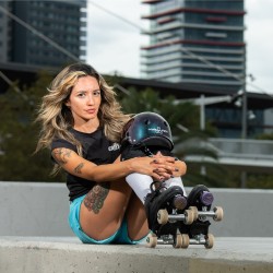 BARBIE PATIN Triple Eight Deep Cover HELMET